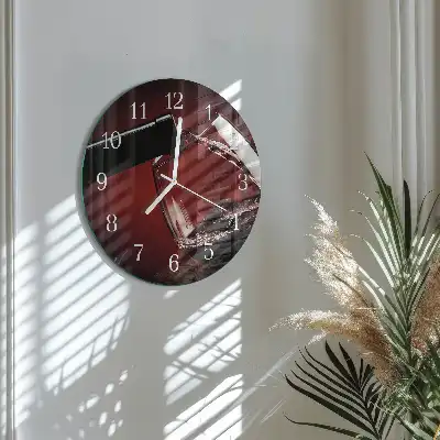 Glas wanduhr mit motiv rund Ein Glas Wein