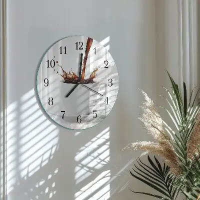 Glas wanduhr mit motiv rund Eine Tasse Kaffee