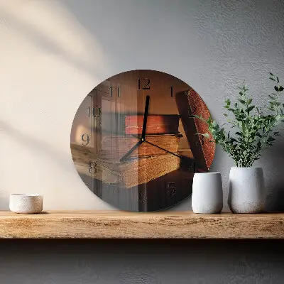 Runde wanduhr aus glas Buch