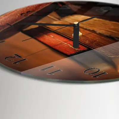 Runde wanduhr aus glas Buch