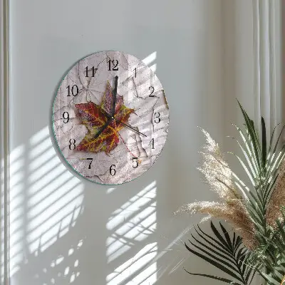 Runde wanduhr aus glas Ahornblatt
