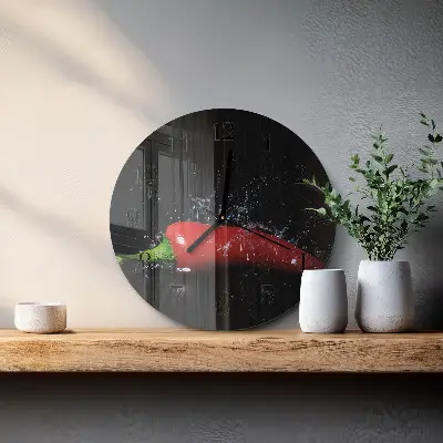 Runde wanduhr aus glas Chilischoten