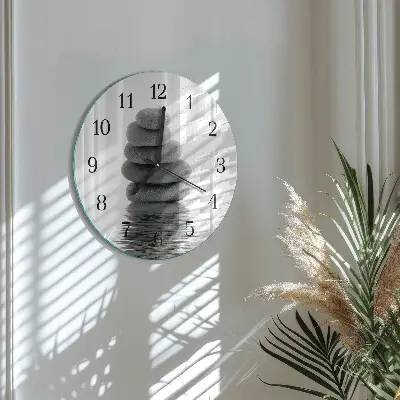 Runde wanduhr aus glas Steine