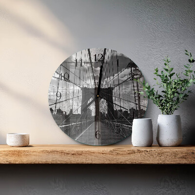 Runde wanduhr aus glas Brücke