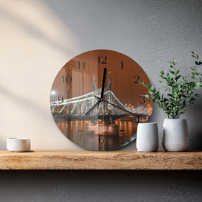 Runde wanduhr Brücke