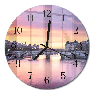 Runde wanduhr Eine Stadt am Fluss