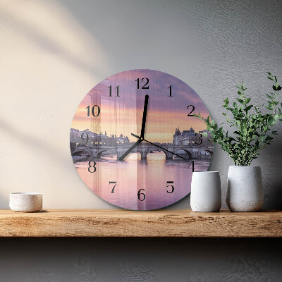 Runde wanduhr Eine Stadt am Fluss