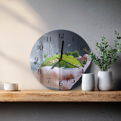 Glas wanduhr mit motiv rund Erde in der Hand