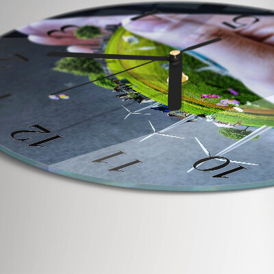 Glas wanduhr mit motiv rund Erde in der Hand