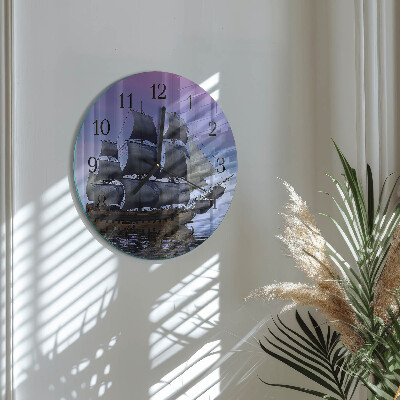 Runde wanduhr aus glas Segeln