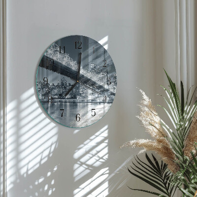 Runde wanduhr aus glas Brücke