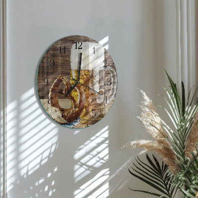 Wanduhr glas rund Brezel mit Bier