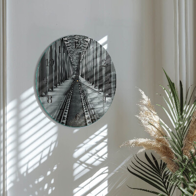 Runde wanduhr aus glas Eisenbahnschienen