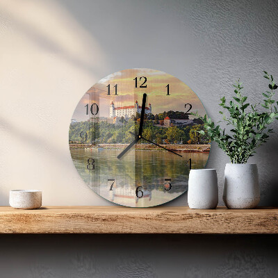 Wanduhr glas rund Burg am Fluss