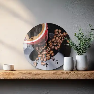 Runde wanduhr aus glas Eine Tasse Kaffee