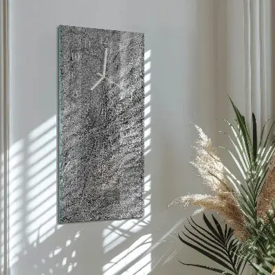 Vertikale glas wanduhr Betonwand