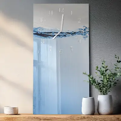 Vertikale Uhr Wasser