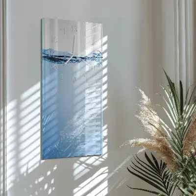 Vertikale Uhr Wasser
