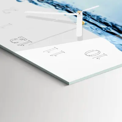 Vertikale Uhr Wasser
