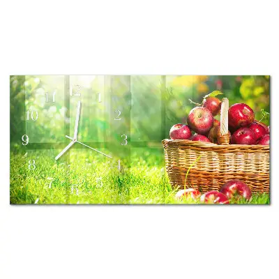 Glasuhr horizontal Korb mit Äpfeln