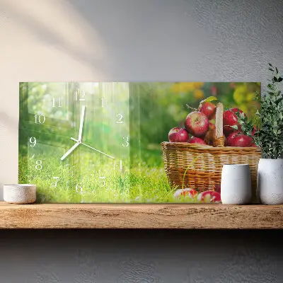 Glasuhr horizontal Korb mit Äpfeln