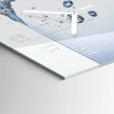 Horizontale glas wanduhr Eine Zitronenscheibe in Wasser