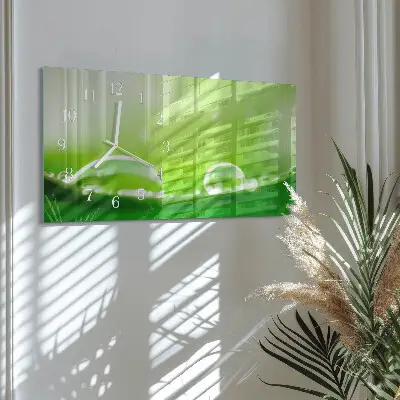 Horizontale glas wanduhr Tropfen auf einem Blatt