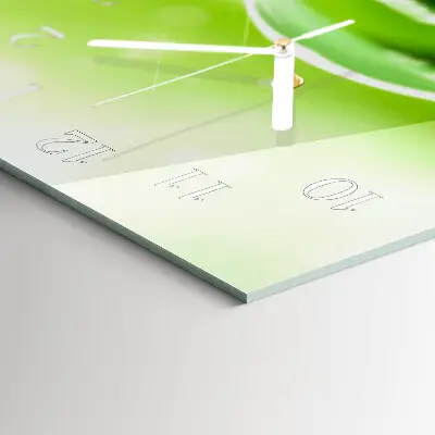Horizontale glas wanduhr Tropfen auf einem Blatt