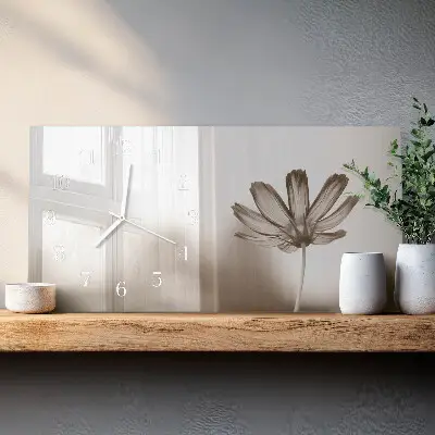 Glasuhr horizontal Eine Blume ist aufgeblüht