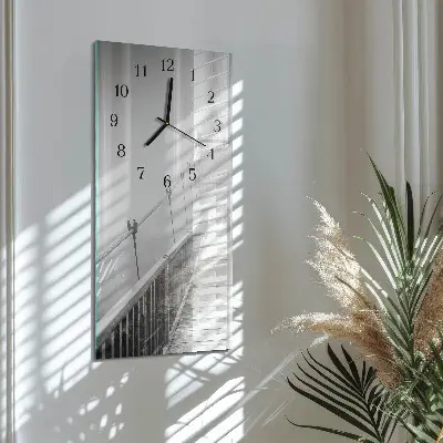 Wanduhr design ausgefallen vertikal Brücke