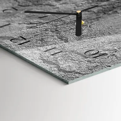 Wanduhr design ausgefallen vertikal Betonwand
