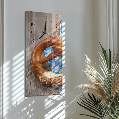 Vertikale glas wanduhr Brezel